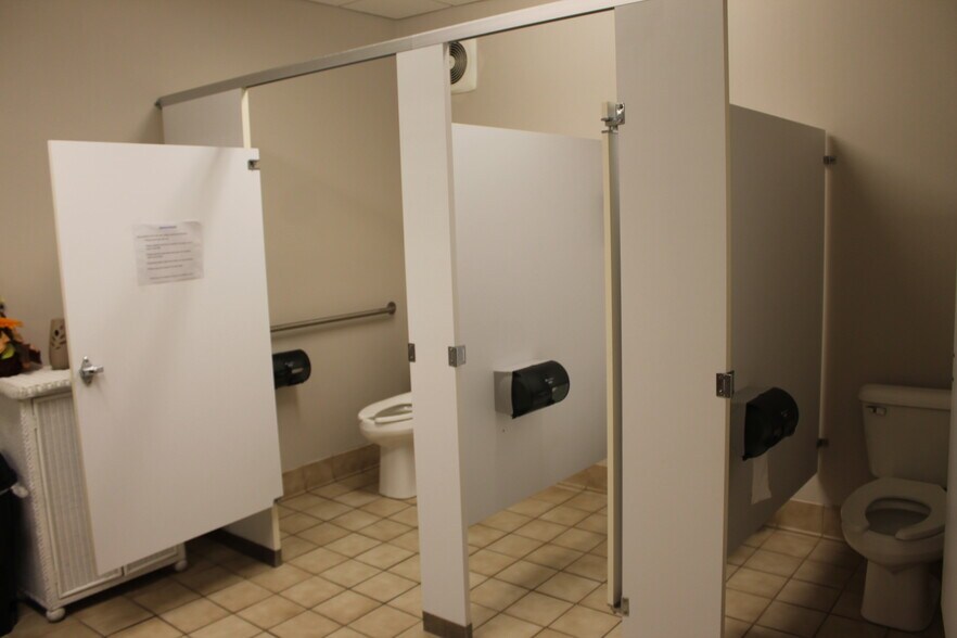 37 W Fairmont Ave, Savannah, GA à louer - Photo du bâtiment - Image 2 de 30