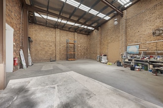 3 Sir Joseph Banks St, Botany for lease Interior Photo- Image 2 of 9