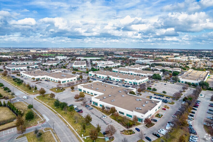 6400 Pinecrest Dr, Plano, TX à louer - Aérien - Image 2 de 8