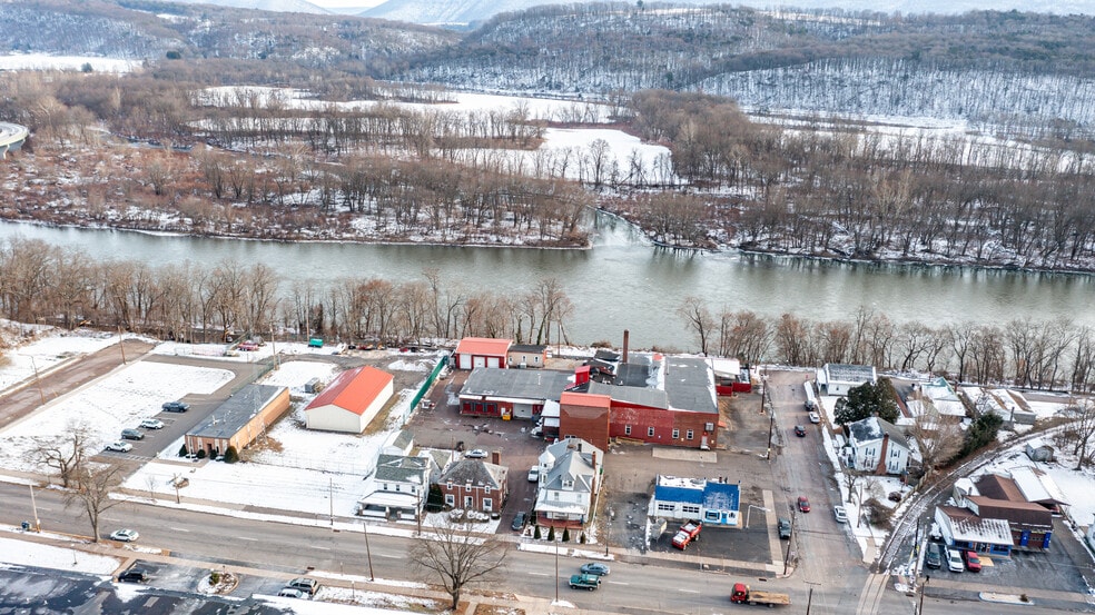 328 W Front St, Berwick, PA à vendre - Photo du bâtiment - Image 2 de 92