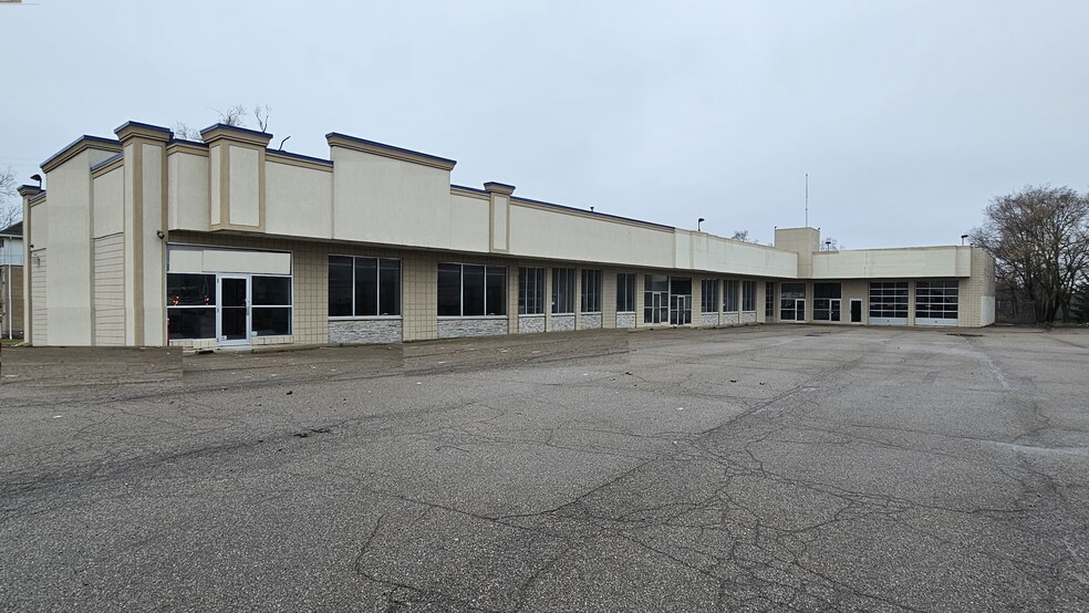 2900 E Michigan Ave, Jackson, MI for lease - Building Photo - Image 1 of 2