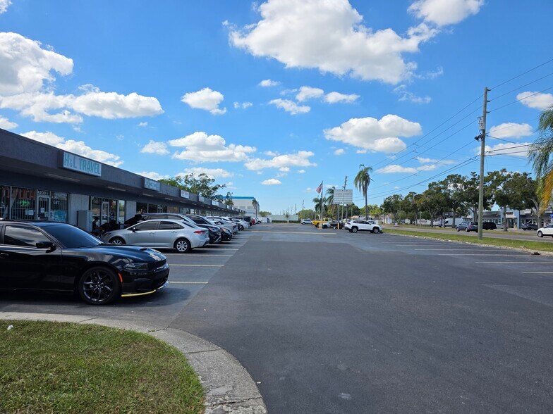 4200 62nd Ave, Pinellas Park, FL à louer - Photo du bâtiment - Image 2 de 9