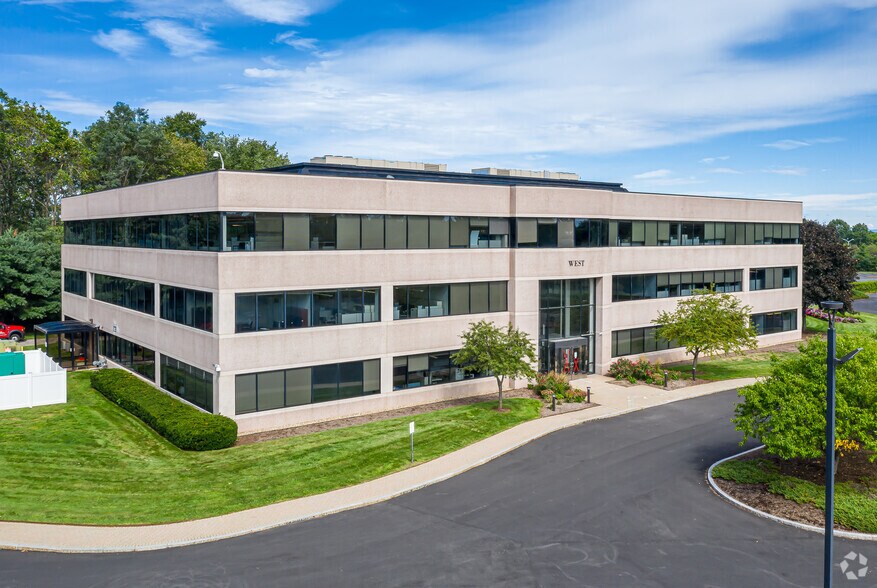 200 Great Pond Dr, Windsor, CT à louer - Photo du bâtiment - Image 3 de 22