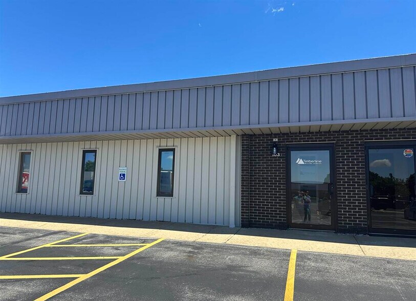 1605 W Candletree Dr, Peoria, IL à vendre - Photo du bâtiment - Image 2 de 12