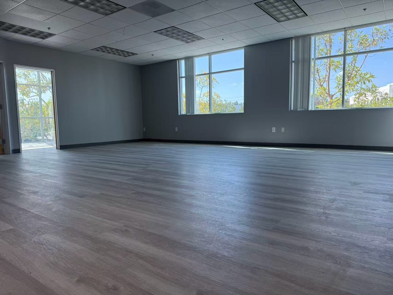 26150 Enterprise Way, Lake Forest, CA for lease - Building Photo - Image 3 of 7