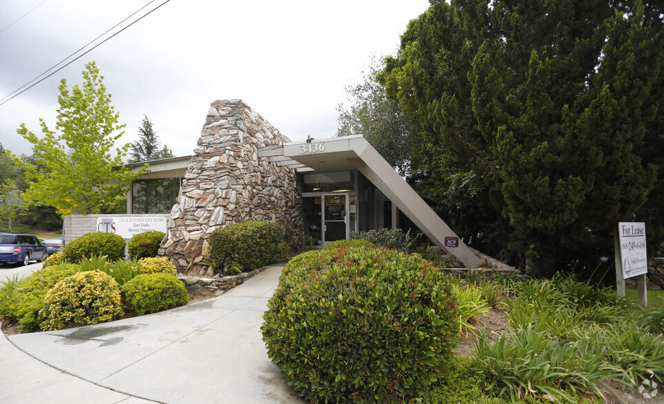 3436 N Verdugo Rd, Glendale, CA à louer - Photo du bâtiment - Image 3 de 4