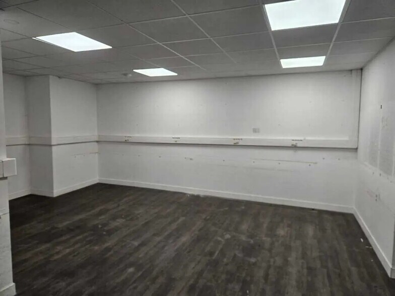 Flex dans Vanves à louer - Photo du bâtiment - Image 2 de 33