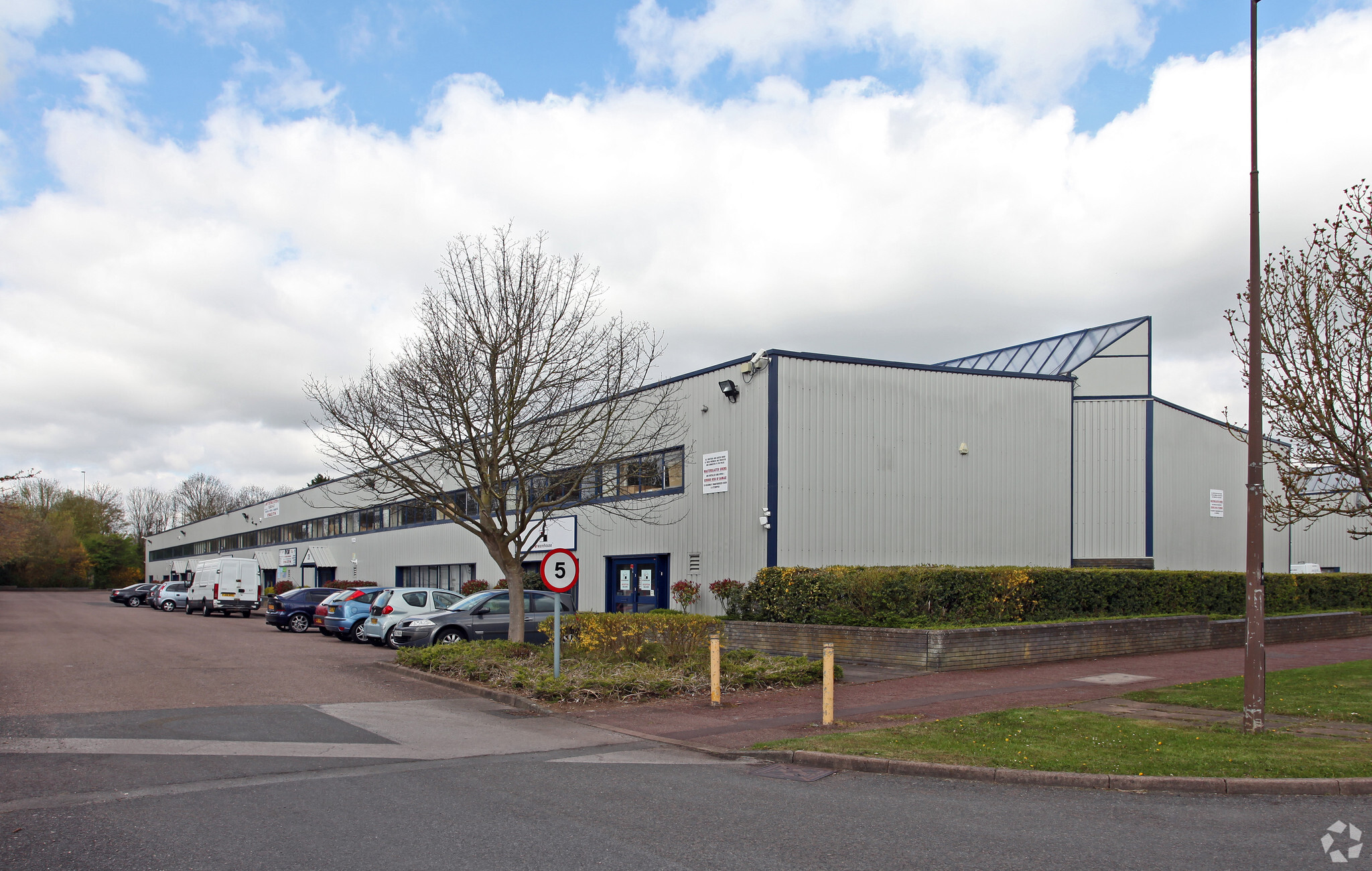 Stacey Bushes, Milton Keynes for lease Primary Photo- Image 1 of 5