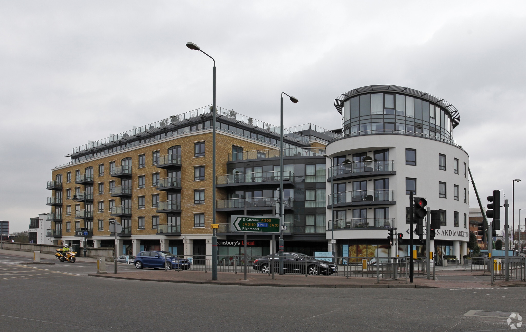 Kew Bridge Rd, Brentford for lease Primary Photo- Image 1 of 10