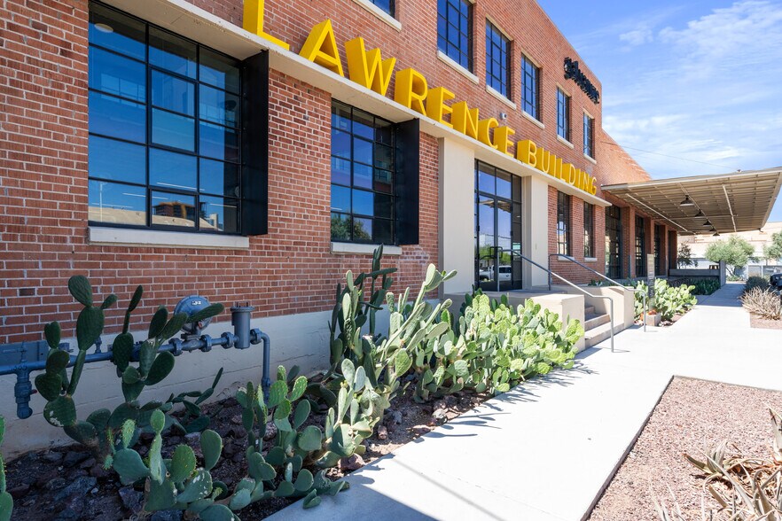 515 E Grant St, Phoenix, AZ à louer - Photo du bâtiment - Image 2 de 17