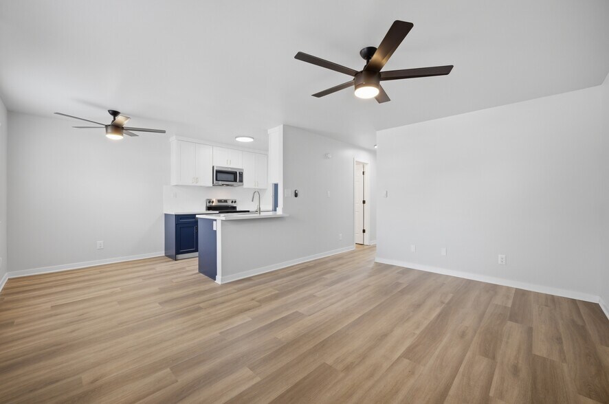 725 Guy Ave, Norfolk, VA à vendre - Photo du bâtiment - Image 2 de 8