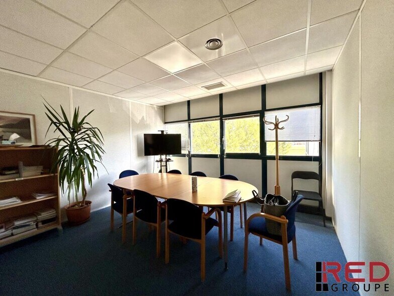 Office in Aix-en-Provence for lease - Building Photo - Image 3 of 8