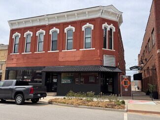 Plus de détails pour 118 S Lafayette St, Macomb, IL - Commerce de détail à vendre