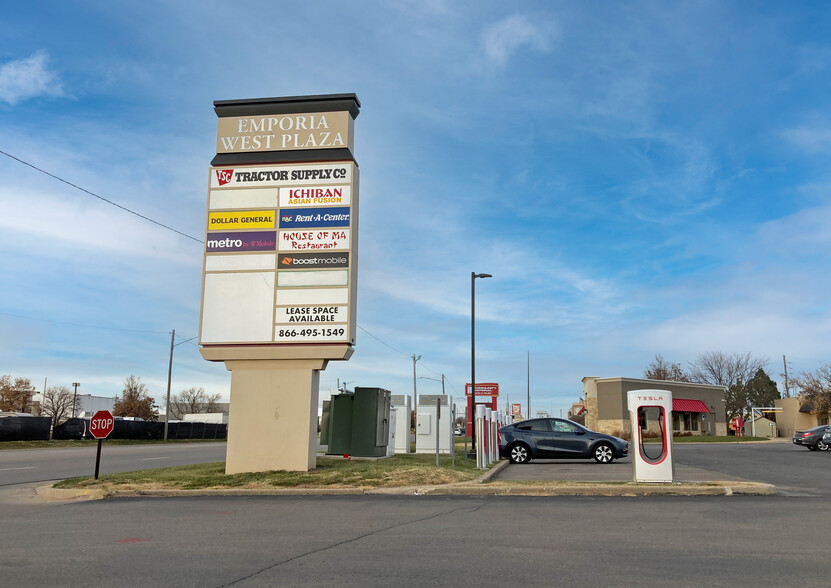 1312 Industrial Rd, Emporia, KS for lease - Building Photo - Image 3 of 9