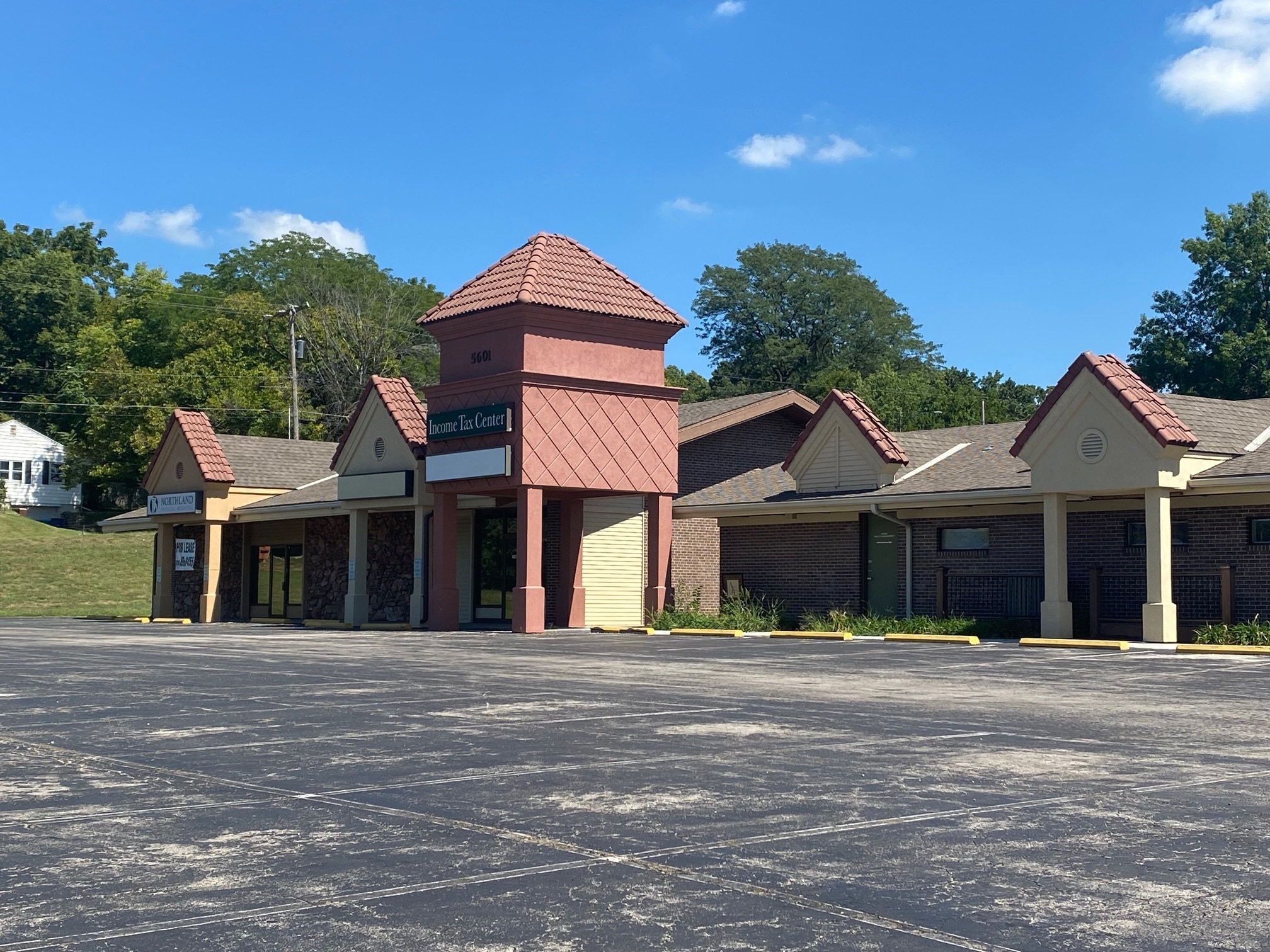 5601 NE Antioch Rd, Gladstone, MO for lease Primary Photo- Image 1 of 41