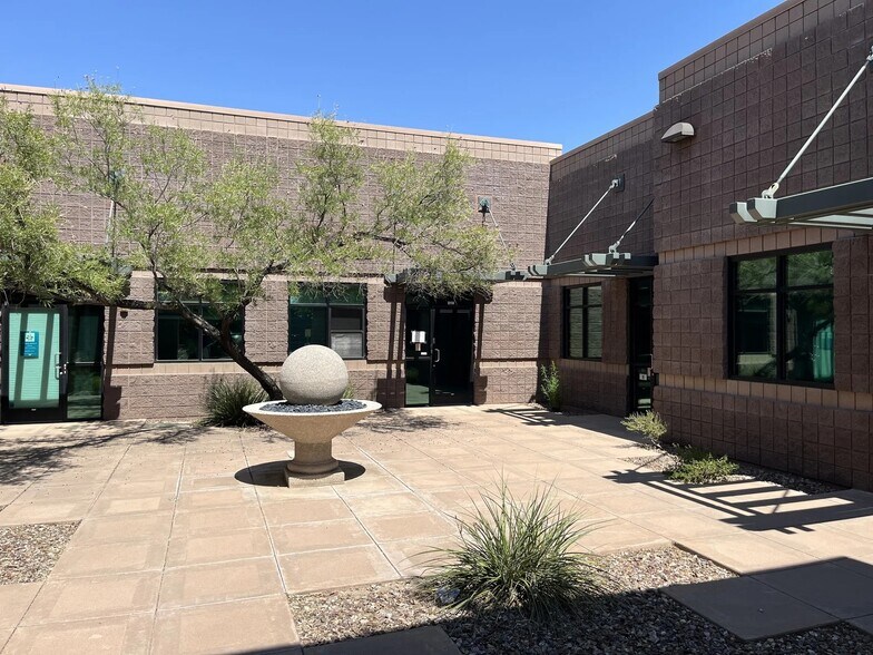 42104 N Venture Dr, Anthem, AZ à vendre - Photo du bâtiment - Image 2 de 9