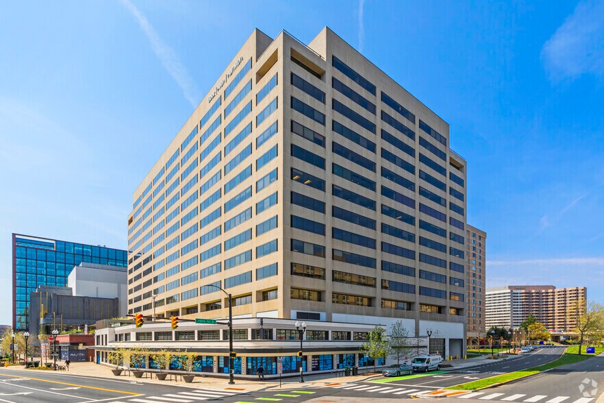 1550 Crystal Dr, Arlington, VA à louer - Photo du bâtiment - Image 1 de 7