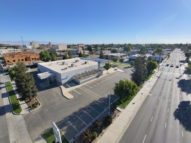 1701 23rd St, Bakersfield, CA for lease - Aerial - Image 2 of 13