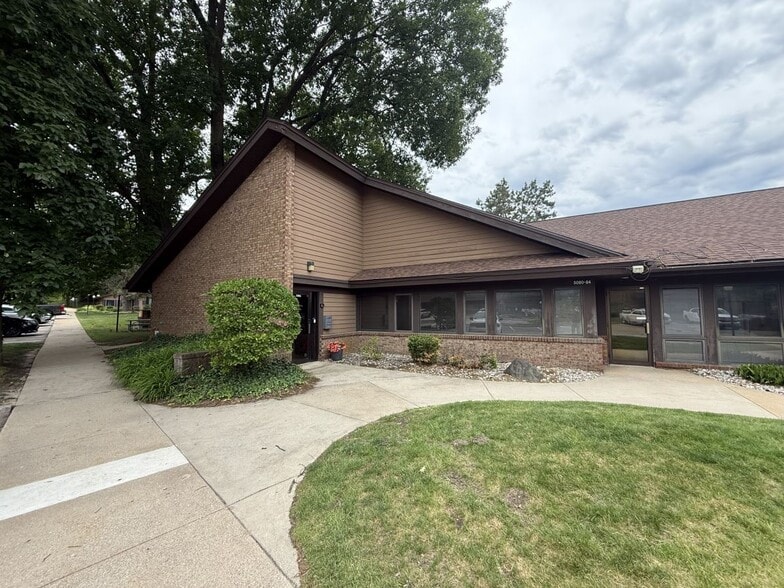 5080-5085 Lovers Ln, Portage, MI for lease - Building Photo - Image 2 of 13