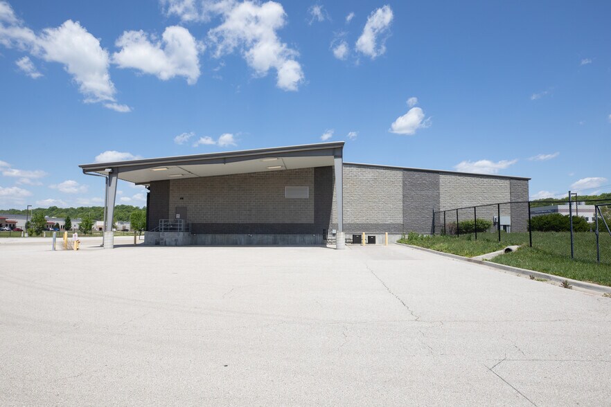 4302 NW Mattox Rd, Riverside, MO à vendre - Photo du bâtiment - Image 3 de 9