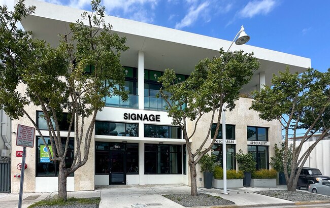 Plus de détails pour 1800 Bay Rd, Miami Beach, FL - Commerce de détail à louer