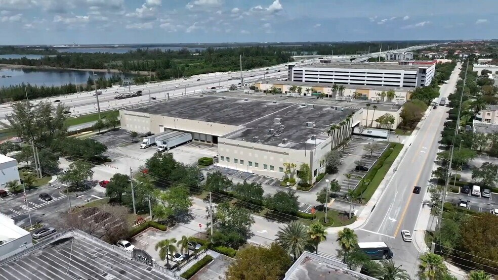 3450 NW 115th Ave, Miami, FL à louer - Vidéo sur l’inscription commerciale - Image 2 de 34