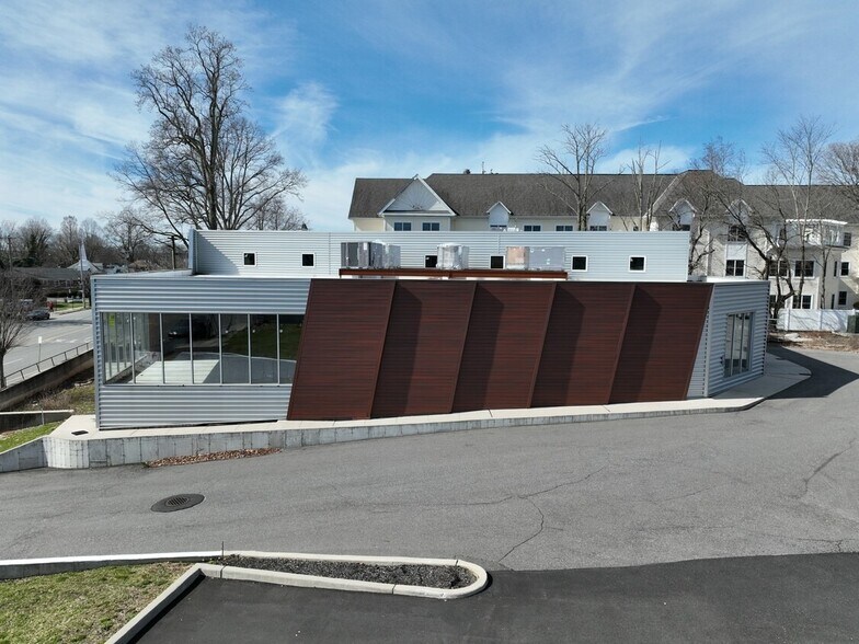 41 Forest Ave, Glen Cove, NY for lease - Building Photo - Image 3 of 10