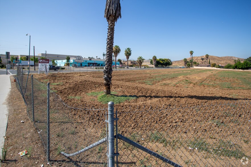 NWC Van Buren Blvd. & Challen Ave, Riverside, CA à louer - Photo du bâtiment - Image 3 de 5