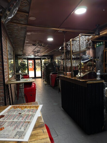 Retail in Alcalá de Henares, Madrid for lease - Primary Photo - Image 1 of 6