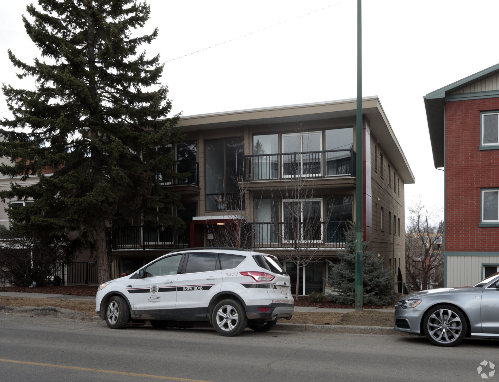 1617 26th Ave SW, Calgary, AB for sale Primary Photo- Image 1 of 1