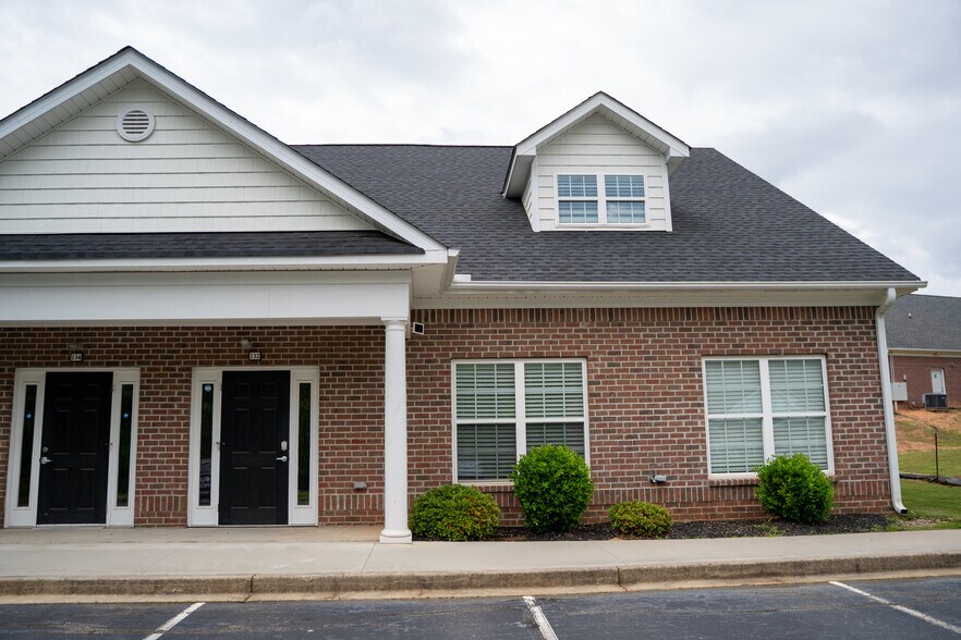 132 Broadbent Way, Anderson, SC à louer - Photo du bâtiment - Image 1 de 16