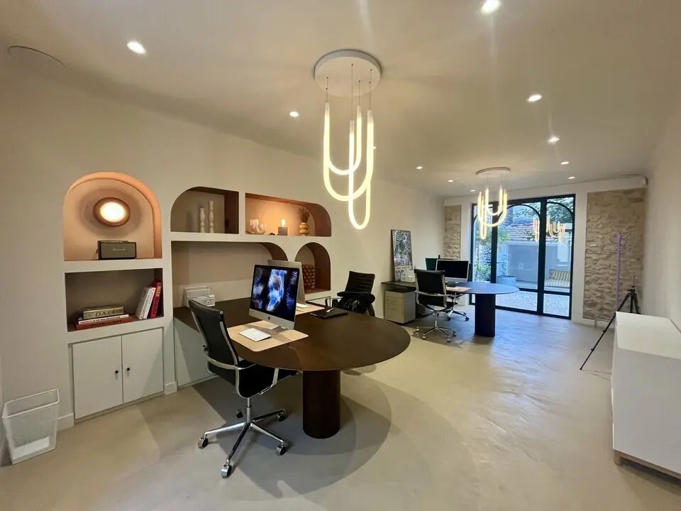 Office in Châteaurenard for lease Building Photo- Image 1 of 13