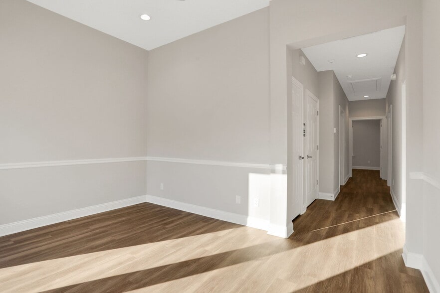 34 Roberts Village Ct, Fruit Cove, FL for lease - Building Photo - Image 3 of 6