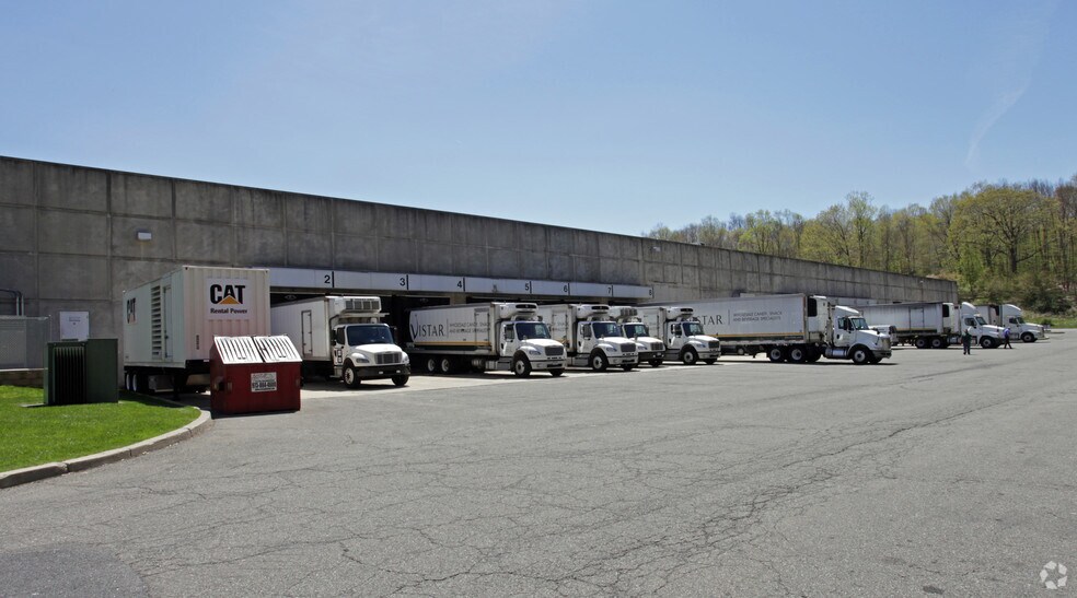 350 Clark Dr, Mount Olive, NJ à louer - Photo du bâtiment - Image 3 de 13