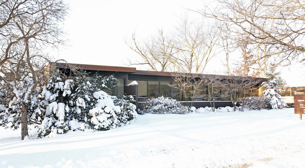 2320 Washtenaw Ave, Ann Arbor, MI à louer - Photo principale - Image 1 de 2