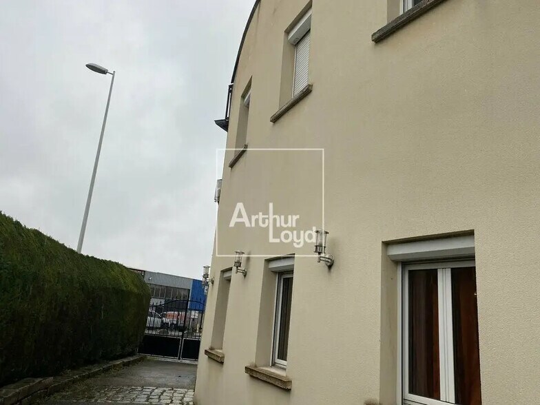 Local d'activités dans Saint-Michel-sur-Orge à vendre - Photo du bâtiment - Image 2 de 5