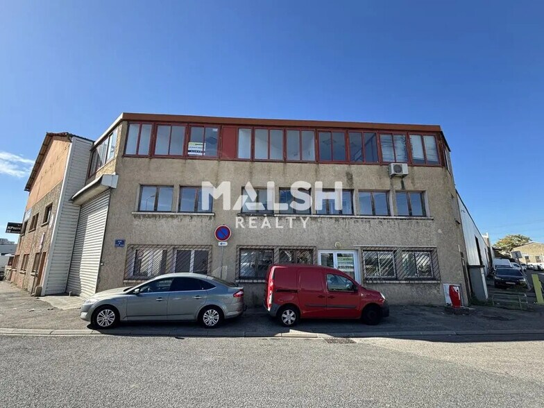 Office in Vénissieux for lease - Building Photo - Image 1 of 7
