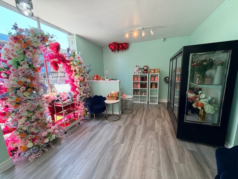 353-359 E Magnolia Blvd, Burbank, CA à louer - Photo du bâtiment - Image 3 de 10