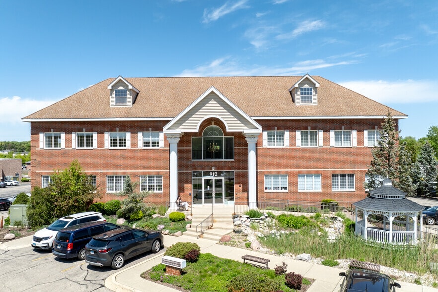 912 Northwest Hwy, Fox River Grove, IL à louer - Photo du bâtiment - Image 3 de 36