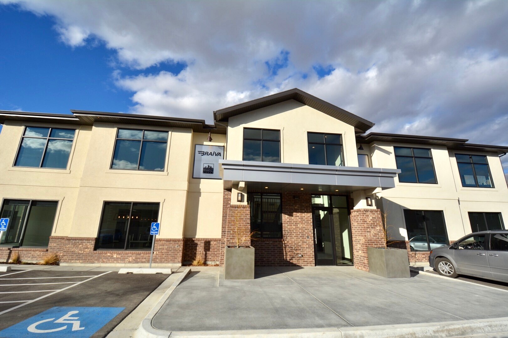 8777 S Redwood Rd, West Jordan, UT à vendre Photo du bâtiment- Image 1 de 14