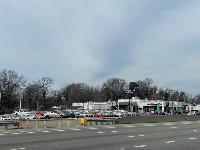 4800 E Independence Blvd, Charlotte, NC for sale - Building Photo - Image 2 of 15