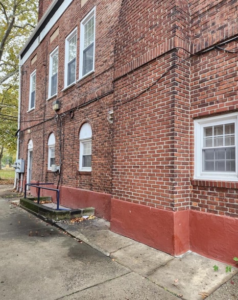 2979 Yorkship Sq, Camden, NJ for lease - Building Photo - Image 2 of 9