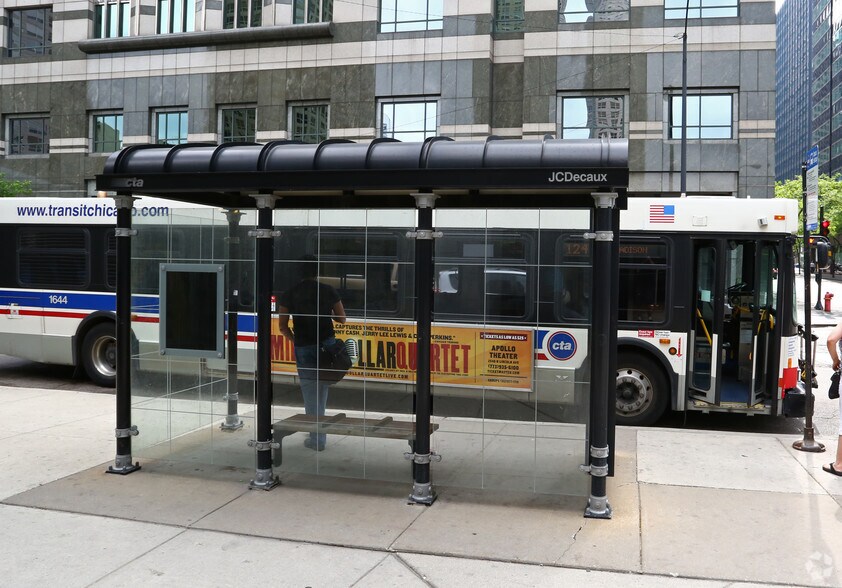 208 S Jefferson St, Chicago, IL à louer - Photo du bâtiment - Image 2 de 17