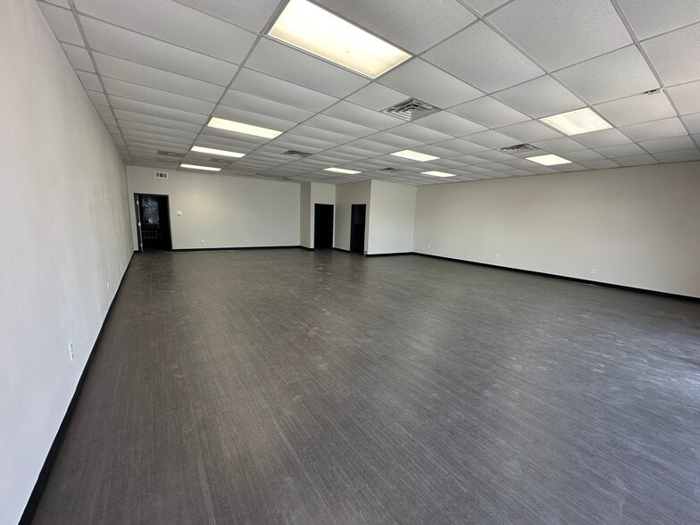 800 S Locust St, Denton, TX for lease - Building Photo - Image 3 of 12