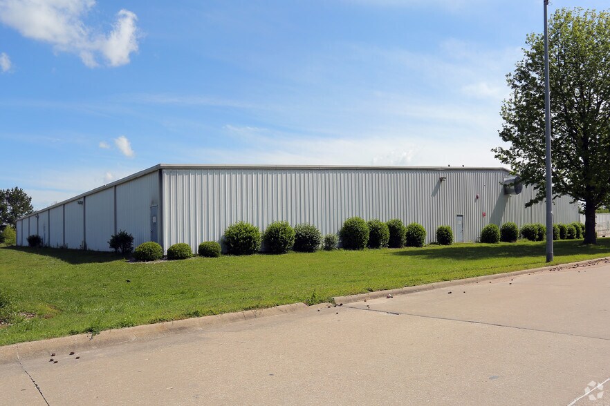 401 W Stribling Dr, Rogers, AR for lease - Building Photo - Image 3 of 5