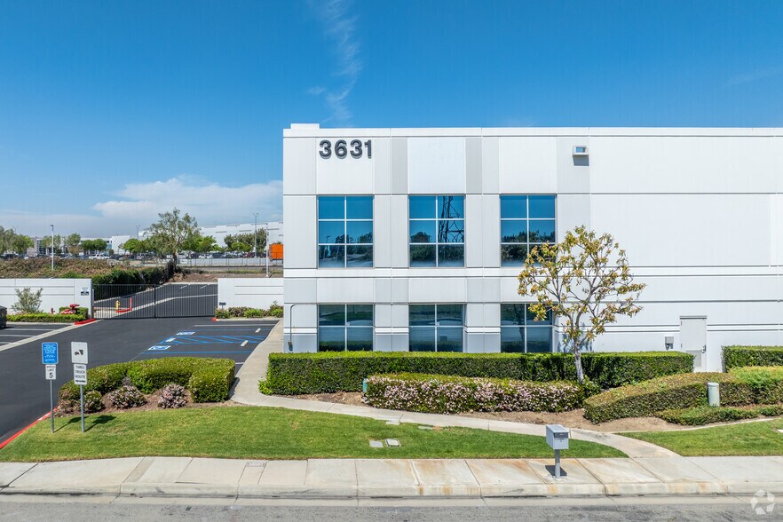 3631 Grapevine St, Jurupa Valley, CA à louer - Photo du bâtiment - Image 3 de 8