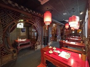 Retail in Barcelona, Barcelona for lease Interior Photo- Image 2 of 22