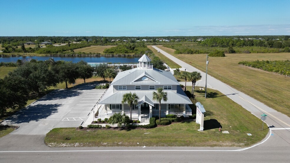 8379 Gasparilla Rd, Port Charlotte, FL for sale - Building Photo - Image 1 of 18