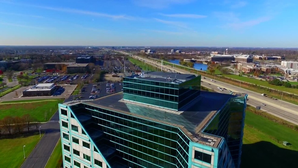 55 Shuman Blvd, Naperville, IL à louer - Vidéo aérienne - Image 2 de 17