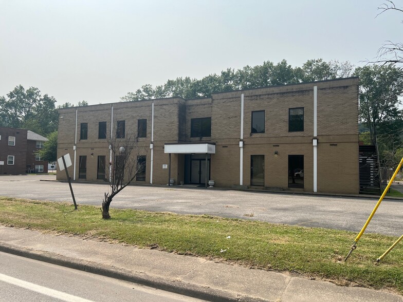 4701 MacCorkle Ave SE, Charleston, WV à vendre - Photo du bâtiment - Image 3 de 27